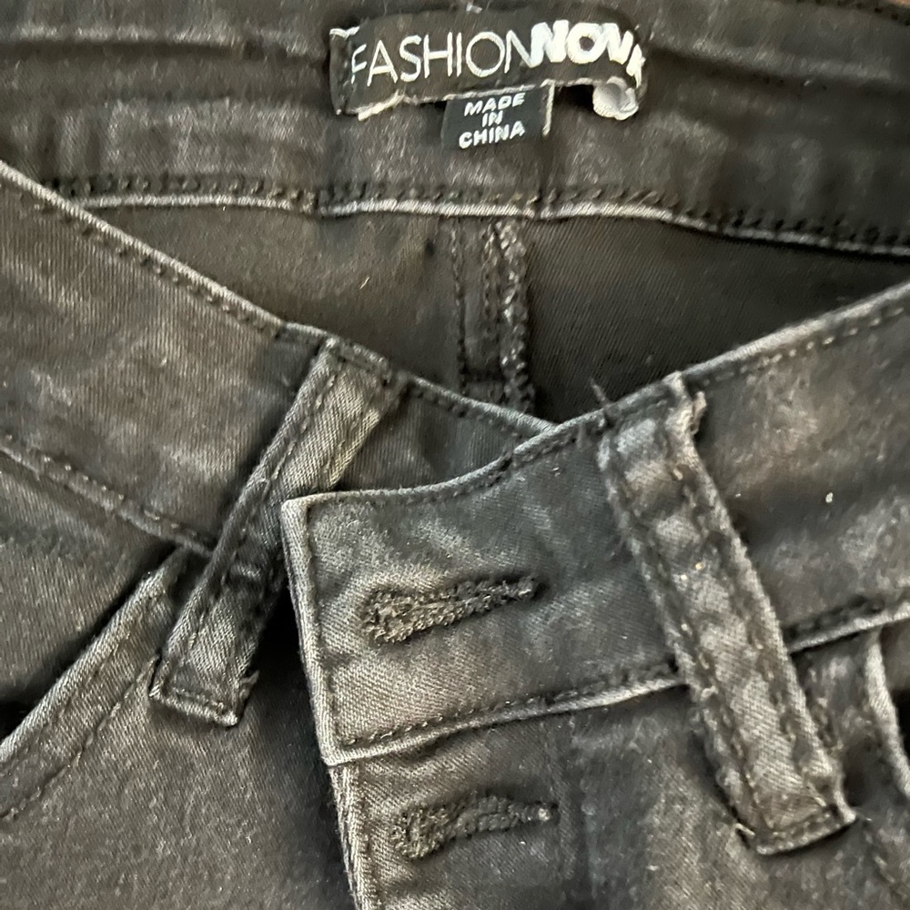 Fashion nova Black ripped jeans size 3 Button jeans